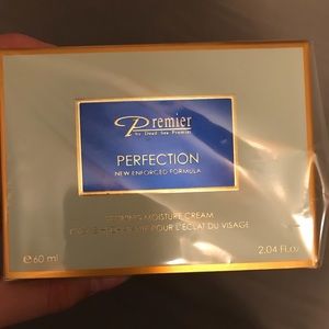 Dead Sea premier refining moisture cream
